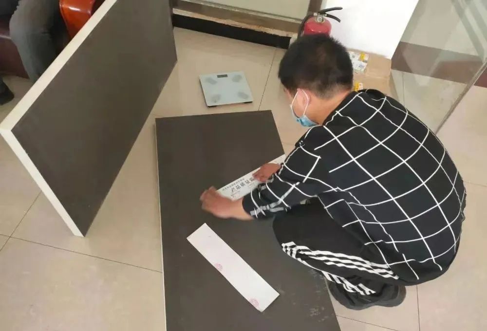 外墙涂料生产企业_外墙防晒隔热涂料价位_外墙弹性涂料本色