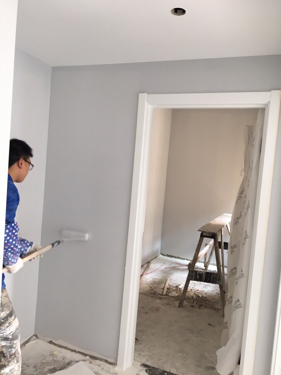 墙面金箔漆施工_墙面漆和乳胶漆有什么区别_墙面肌理漆效果图