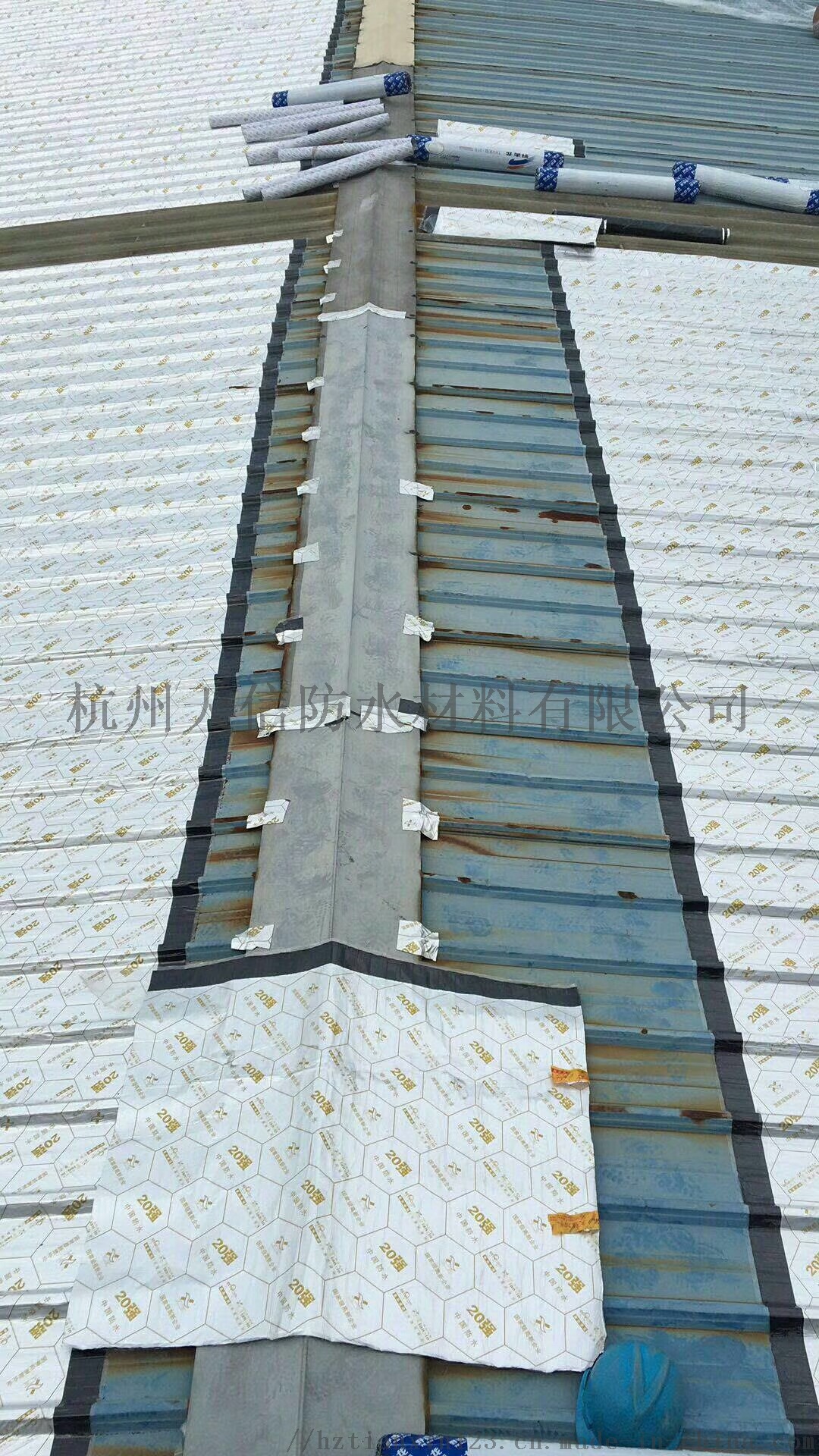 彩钢板上做sbs防水图片_风管出彩钢瓦屋面的做法图集_彩钢瓦屋顶防水涂料