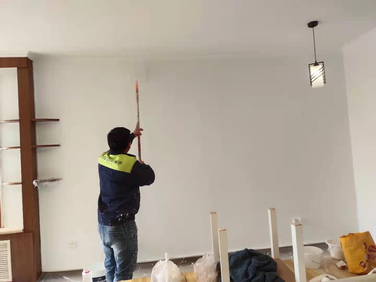 刮腻子和乳胶漆的施工方法_质感刮砂漆施工视频_墙面腻子刮白施工规范