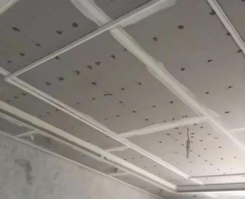 刮腻子和乳胶漆的施工方法_前提喷绘图案前要刮白色的腻子吗_刮完腻子多久刷乳胶漆