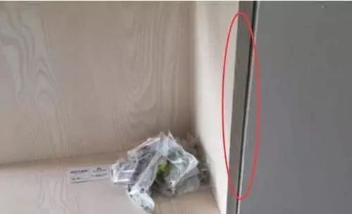 刮完腻子多久刷乳胶漆_刮腻子和乳胶漆的施工方法_前提喷绘图案前要刮白色的腻子吗
