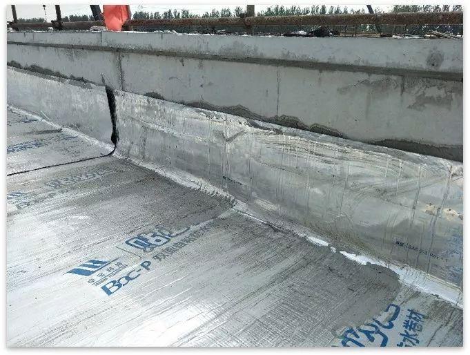 自粘屋面卷材防水做法_1.5厚bac-p双面自粘防水卷材_自粘卷材防水