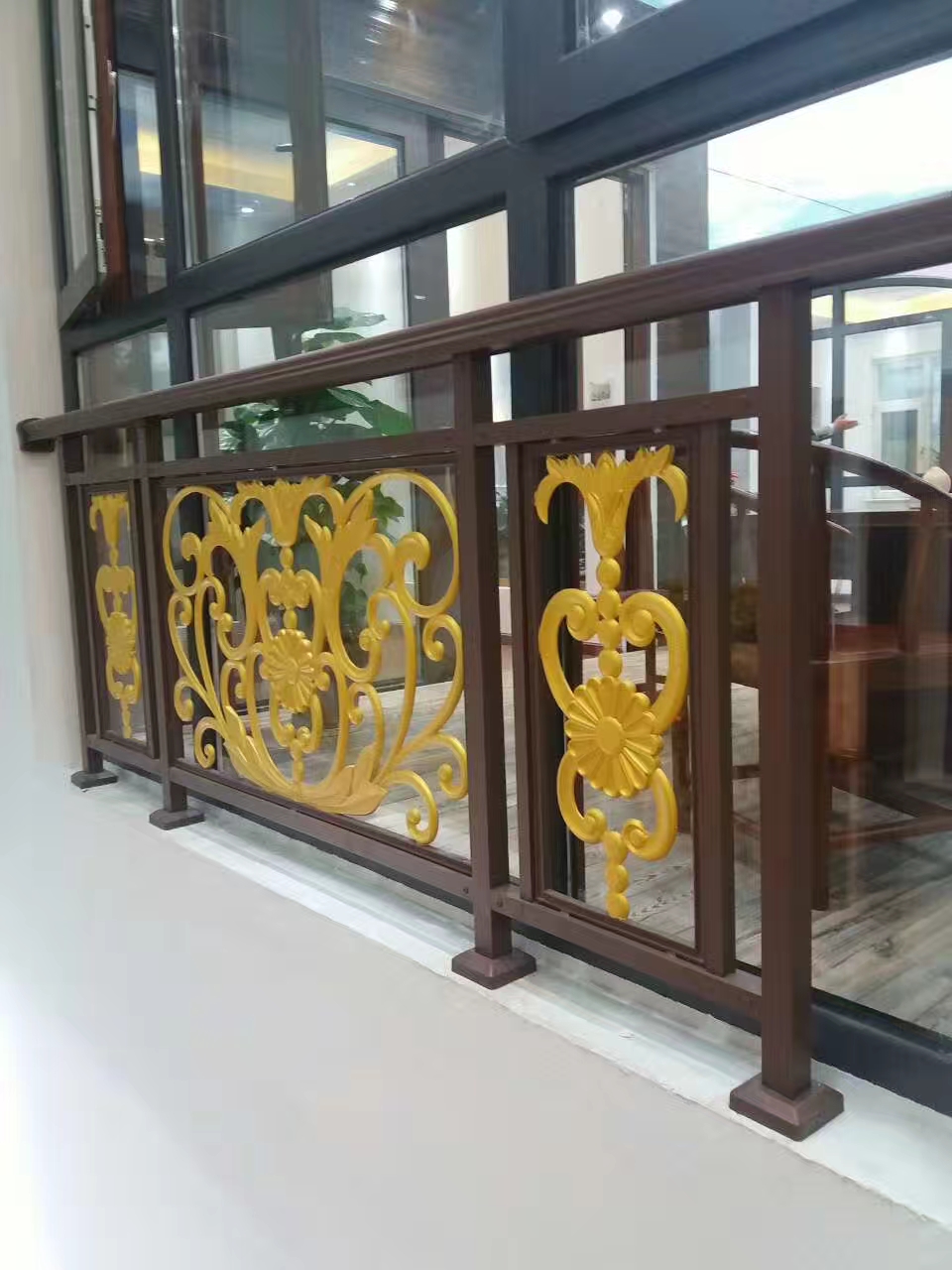 阳台护栏有几种材料_铝合金 粉末喷涂_家装阳台护栏
