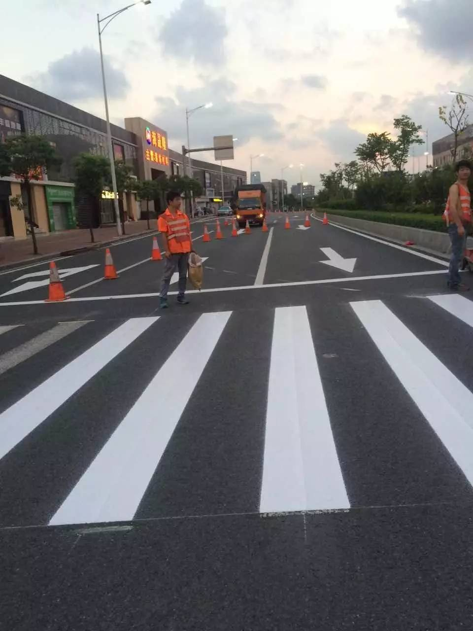 涂料道路标线施工方案_道路标线涂料使用方法_道路标线涂料施工