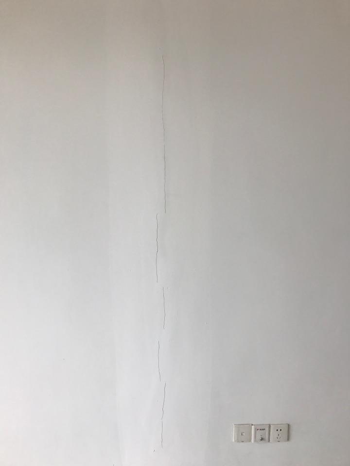乳胶漆墙面细小裂缝_墙面裂缝处理_墙面裂缝修补材料