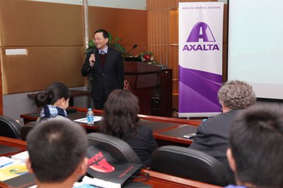上海交通大学化工化学院朱新远教授