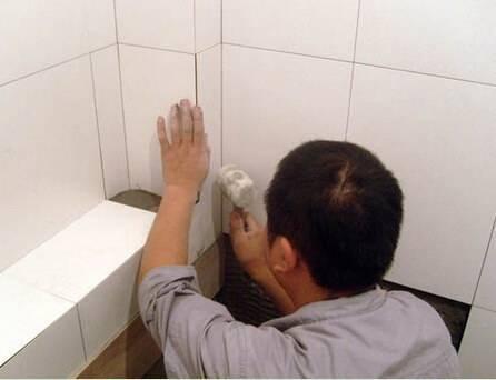 瓷砖上防水涂料_涂料防水瓷砖上铺什么好_防水涂料弄到瓷砖上怎么去除