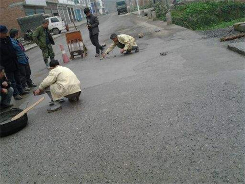 水泥混凝土爆皮_水泥皮混凝土爆裂原因_混凝土爆皮怎么处理