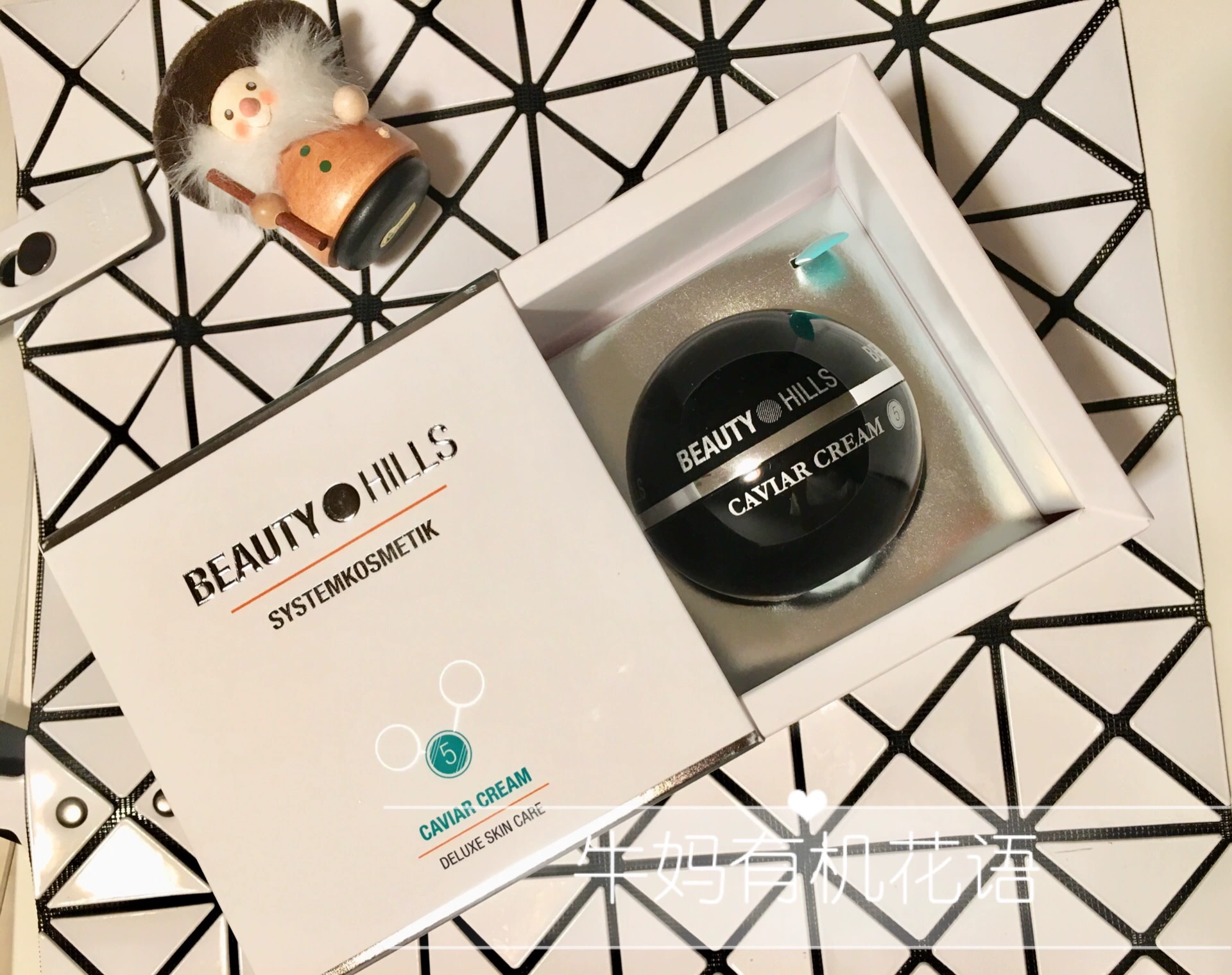 _一瓶精准抗松垮、胶原饱满更紧致，伊贝诗鱼子酱面霜力争国牌先锋_一瓶精准抗松垮、胶原饱满更紧致，伊贝诗鱼子酱面霜力争国牌先锋