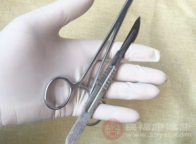 对于确诊的乳腺纤维腺瘤患者，手术治疗是防止恶变的佳方法