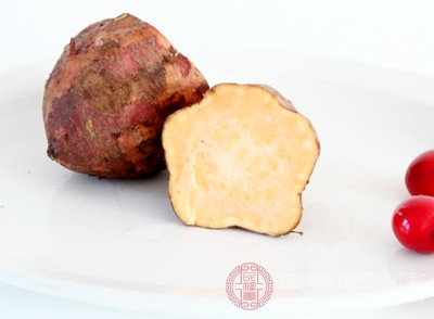 摄入过多产气的食物，如豆类、薯类、洋葱、苹果、柑橘类水果等，会导致肠道内气体增多，从而引起放屁多的现象