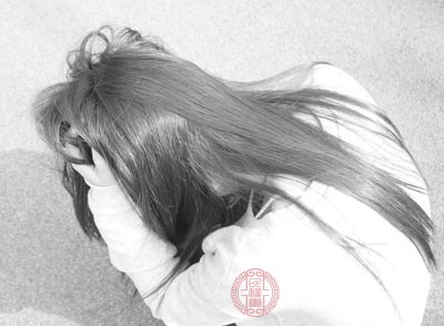 抑郁症是一种心理疾病，其症状包括失眠、乏力、早醒、注意力不集中等