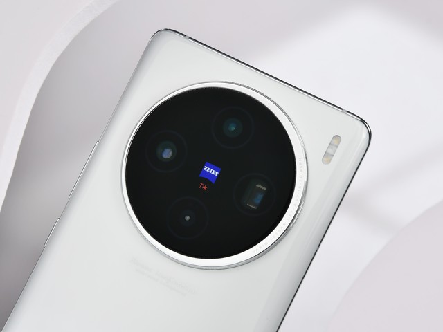vivo X100全面评测：年度超满分旗舰手机