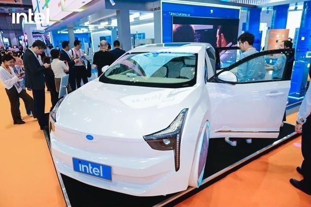 英特尔点火，生态伙伴加速 驱动AI发展未必要做孤勇者