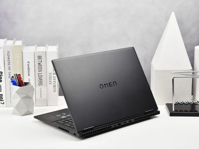 年度值得入手的游戏本 就在ZOL双12直播间 有抽奖！