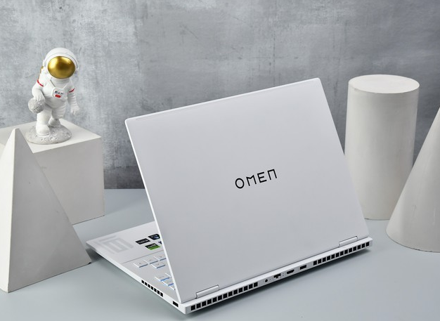 年度值得入手的游戏本 就在ZOL双12直播间 有抽奖！