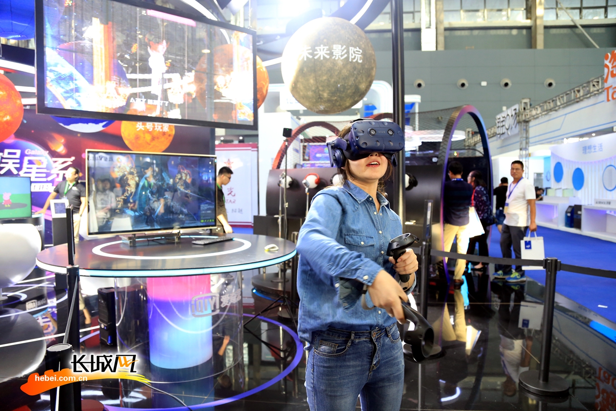 沉浸观影 体感游戏一机搞定 玩出梦想YVR 2眼镜一体机年末放价别错过_沉浸观影 体感游戏一机搞定 玩出梦想YVR 2眼镜一体机年末放价别错过_