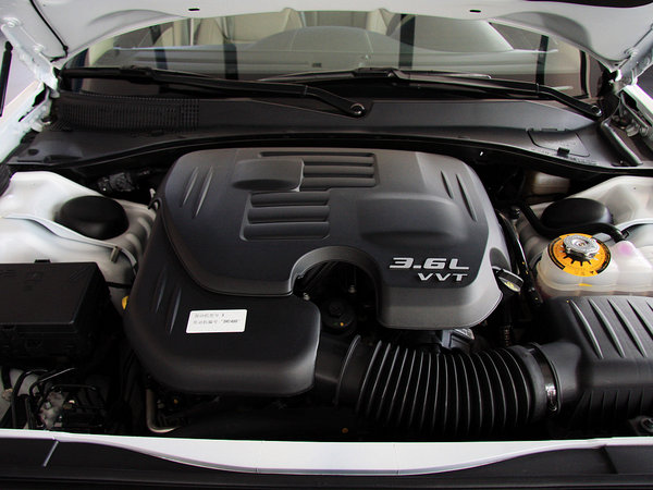 _克莱斯勒3.3升v6发动机_克莱斯勒300c动力怎么样