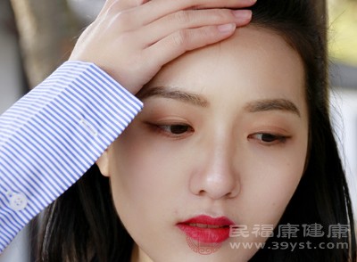 红斑狼疮患者可能会出现长期或者反复的发热，主要是由于免疫系统过度活跃引起的