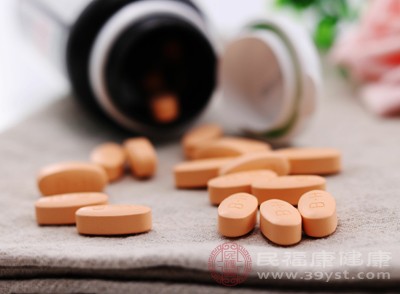 服用免疫抑制剂的同时，不要吃柚子