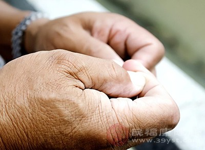 腱鞘炎是一种由于肌腱长期过度摩擦引起的炎症性疾病