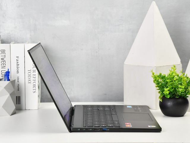 AMD锐龙7 7840U助力AI 多核性能提升20% 宏碁传奇Edge 16评测