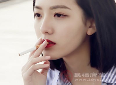 环境中的某些因素，可能唤醒吸烟的记忆和欲望，从而增加复吸的风险