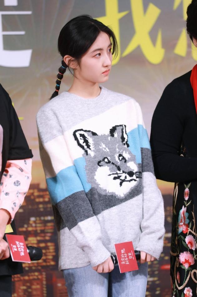 牛仔裤卫衣穿搭_卫裤牛仔衣_