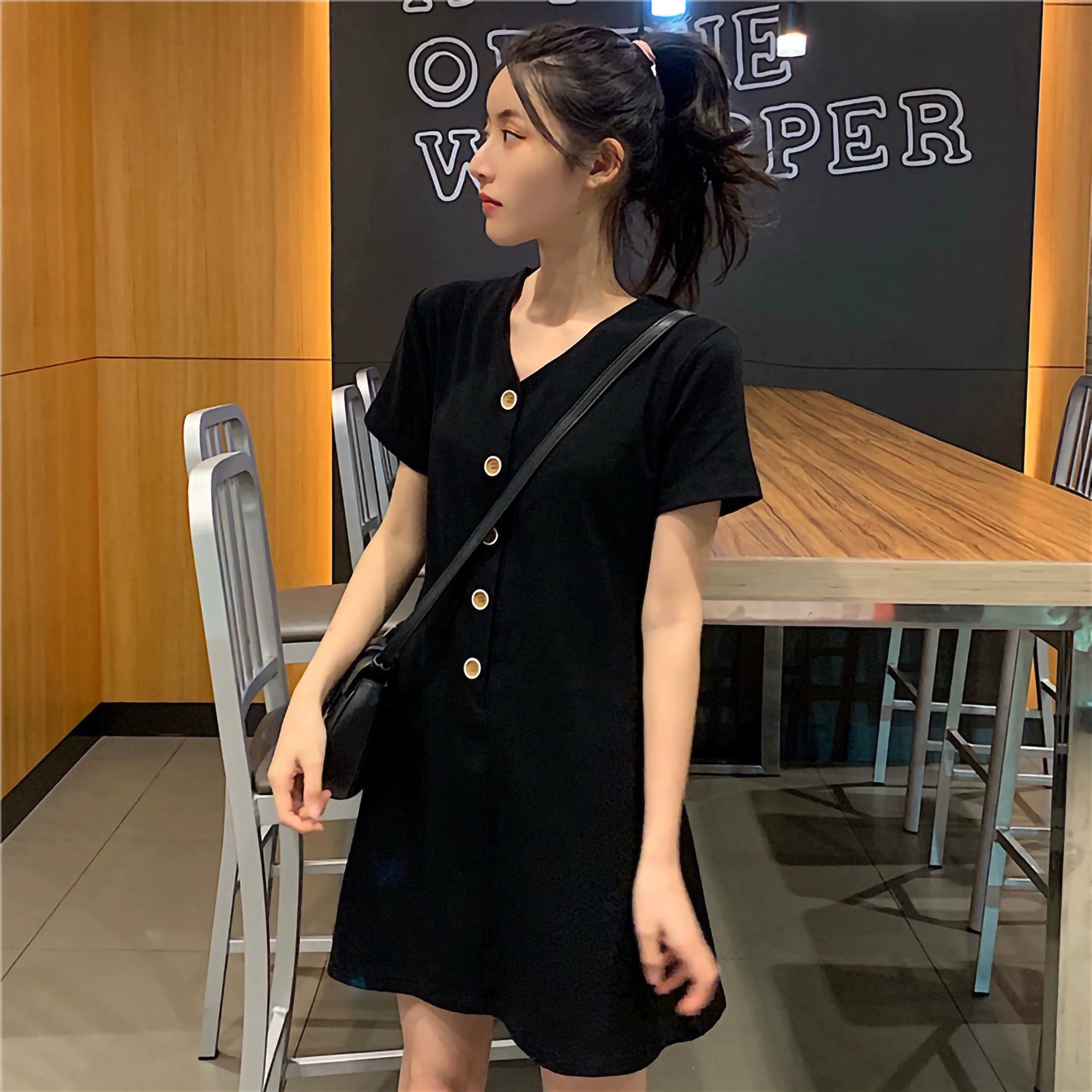 黄多多越长大越美穿低调朴素的T恤（颜值不输大明星妈妈）_黄多多越长大越美穿低调朴素的T恤（颜值不输大明星妈妈）_