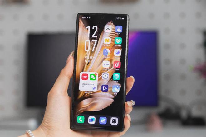 vivo X Fold3全面评测：轻薄全面何以兼得？版本答案来了__vivo X Fold3全面评测：轻薄全面何以兼得？版本答案来了