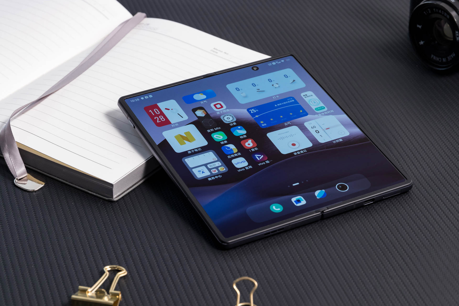 vivo X Fold3全面评测：轻薄全面何以兼得？版本答案来了_vivo X Fold3全面评测：轻薄全面何以兼得？版本答案来了_