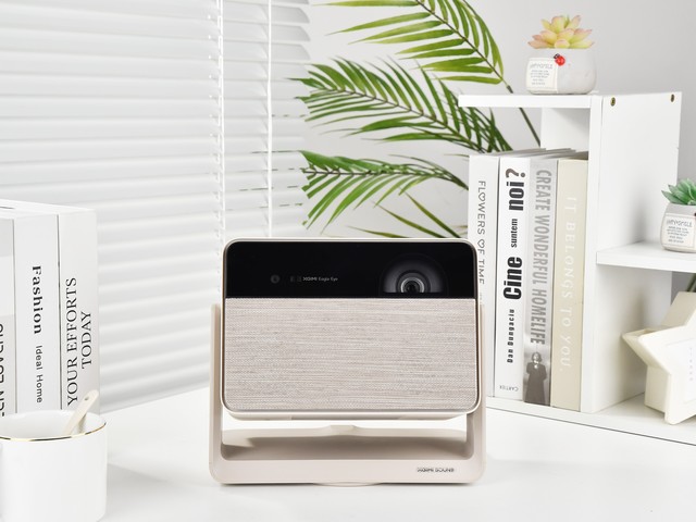 极米RS 10 mini评测： 3000元级护眼三色激光投影