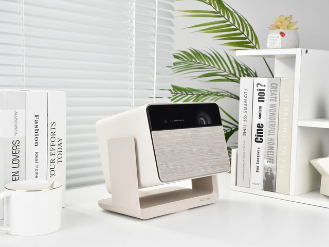 极米RS 10 mini评测： 3000元级护眼三色激光投影