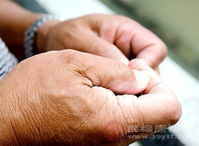 颈椎病变可能压迫到颈神经根，导致手部麻木