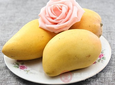 芒果，被誉为“热带果王”，其香甜多汁的口感深受人们喜爱