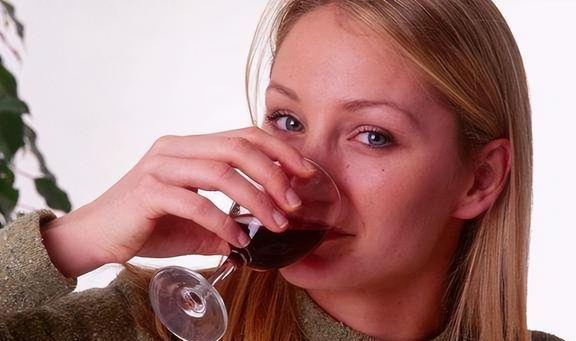 _喝酒脸红不喝酒也脸红_该喝酒脸红身体戒酒出问题了吗