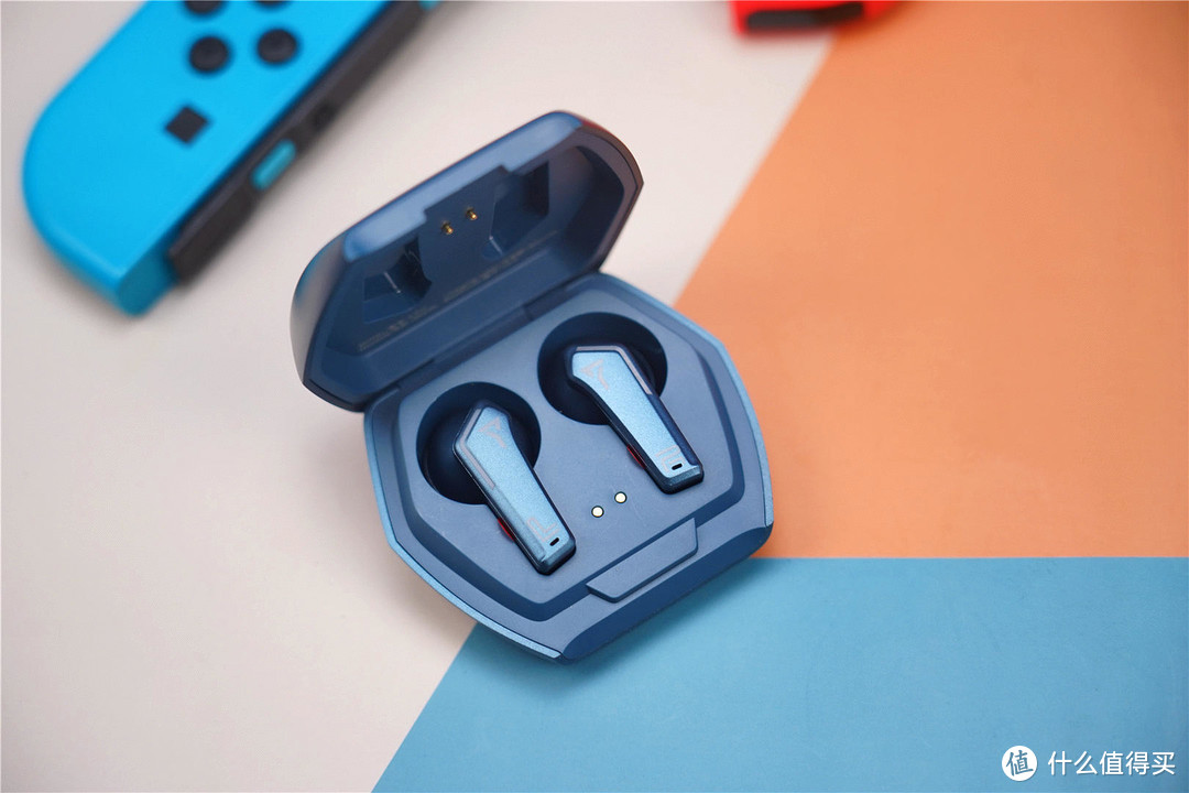 无线耳机变蓝了要拿出来吗__无线耳机为啥