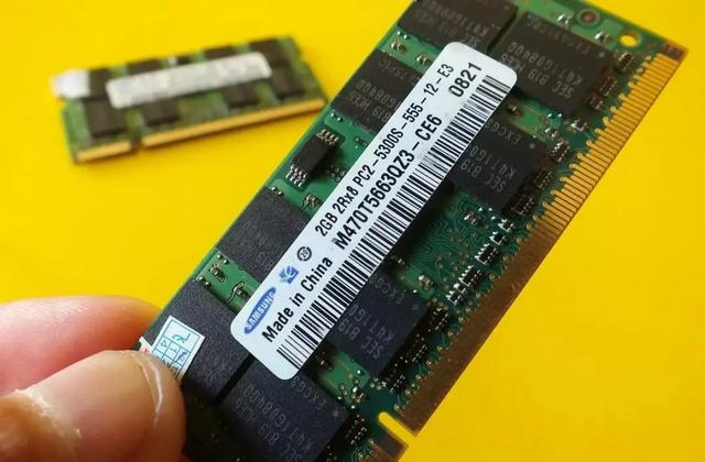 笔记本更换内存后屏幕不亮__笔记本更换内存需要断电吗
