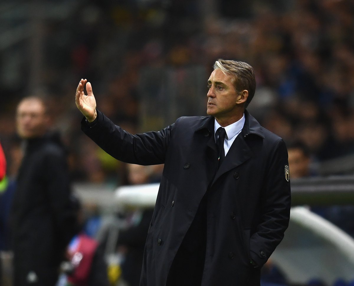 德基亚曼联首秀比赛__梅西上演首秀的时间