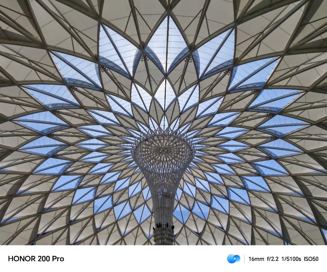 【有料评测】持续引领手机护眼体验 荣耀200 Pro全面评测