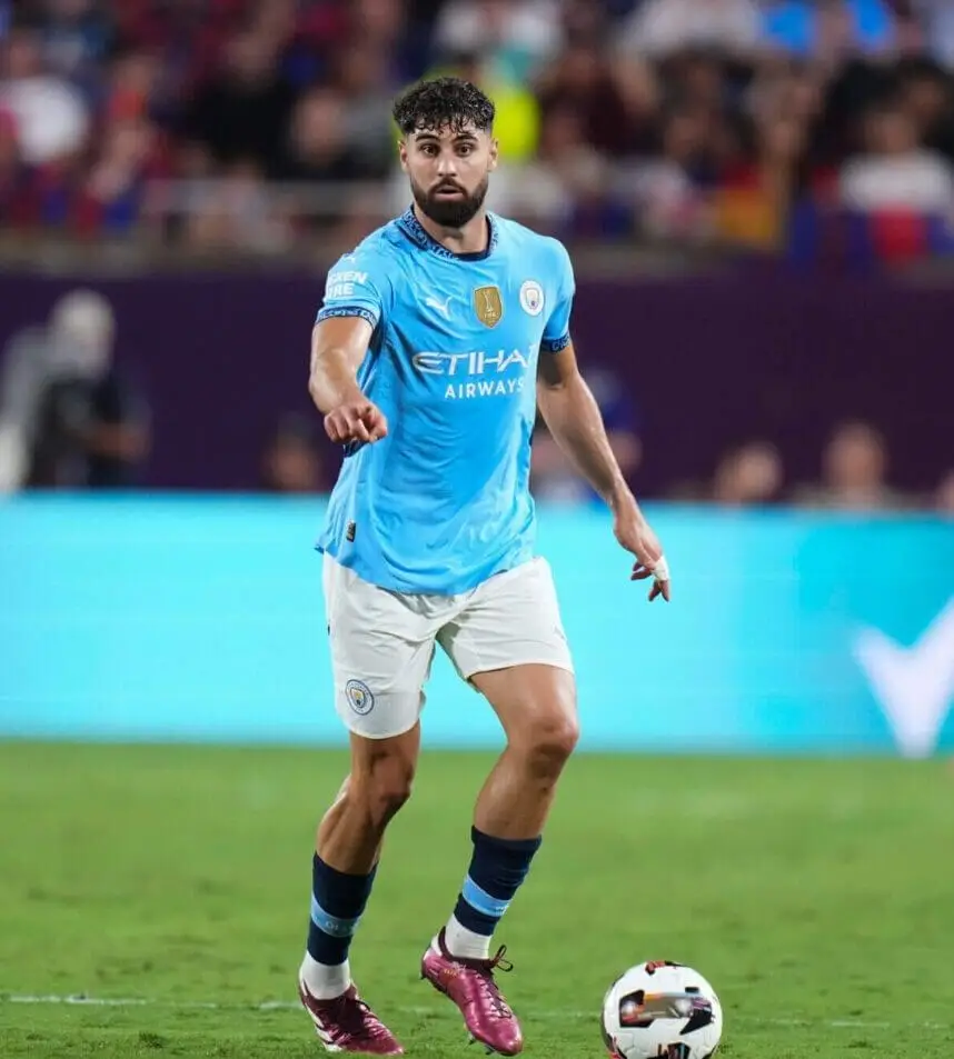 穿曼联球衣在利物浦_足球曼联利物浦_