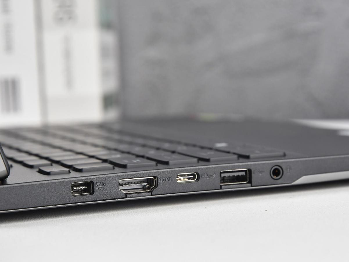 锐龙AI 9 HX 370加持的全能小钢炮！体验华硕天选Air 2024