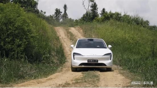 售25.98万起/4款配置 智界R7正式上市__售25.98万起/4款配置 智界R7正式上市