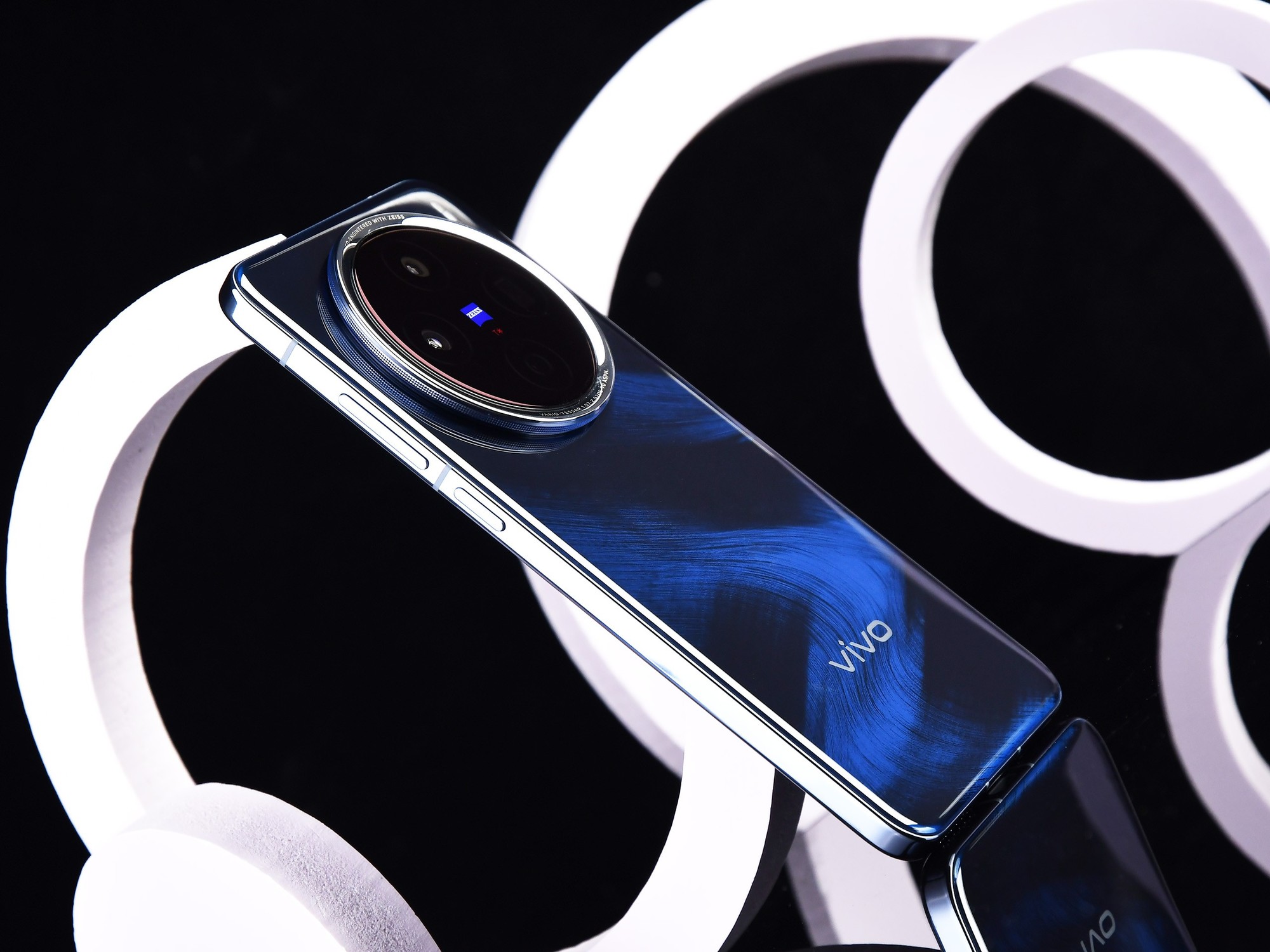 vivo X200全面评测：你跟我说这叫标准版？