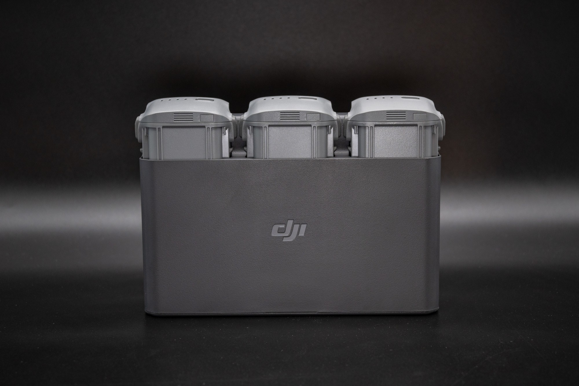 DJI Air 3S无人机评测：回归1英寸，双摄设计，避障返航更安全