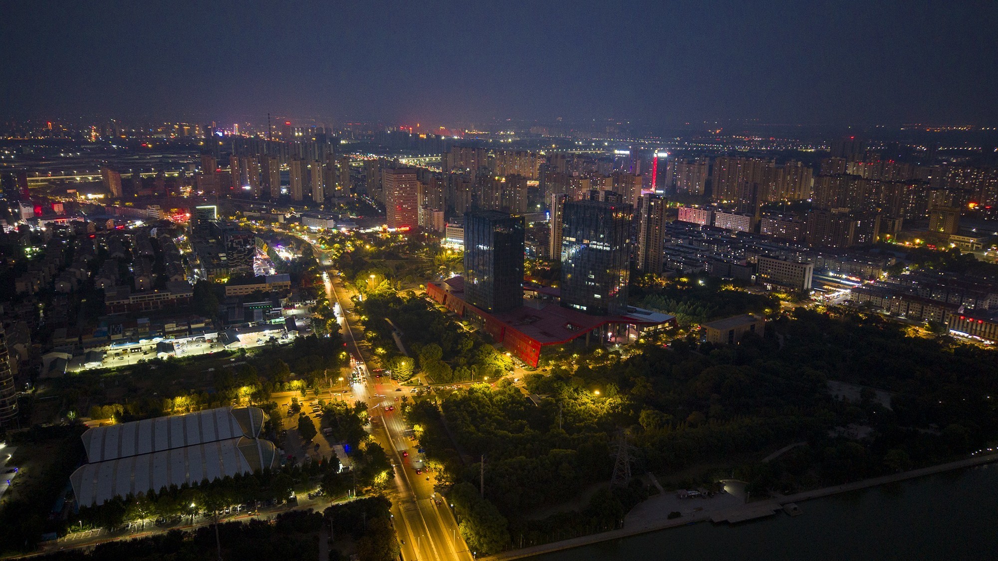 DJI Air 3S无人机评测：回归1英寸，双摄设计，避障返航更安全