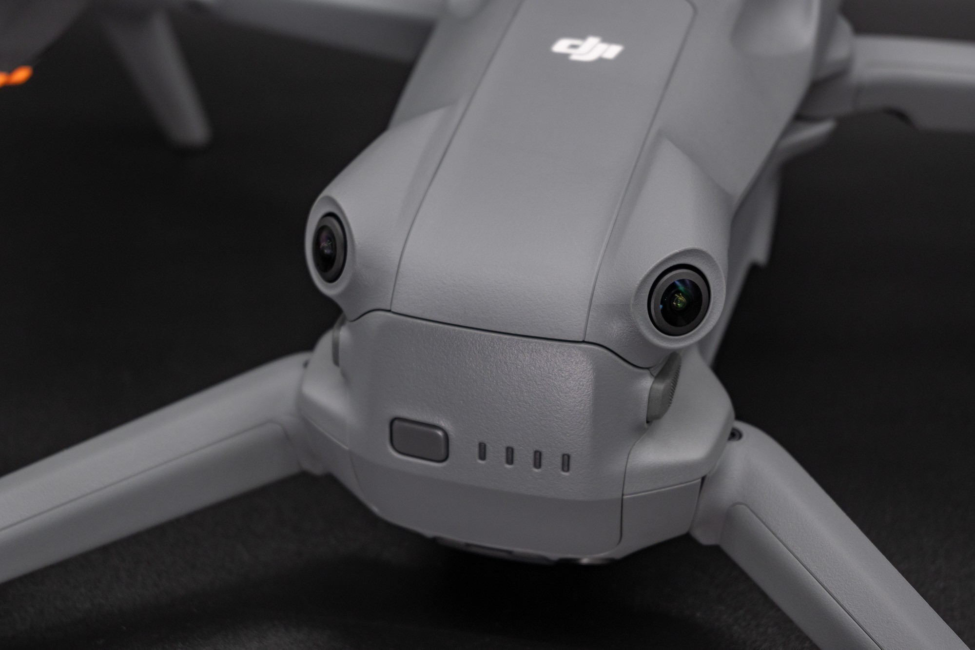 DJI Air 3S无人机评测：回归1英寸，双摄设计，避障返航更安全