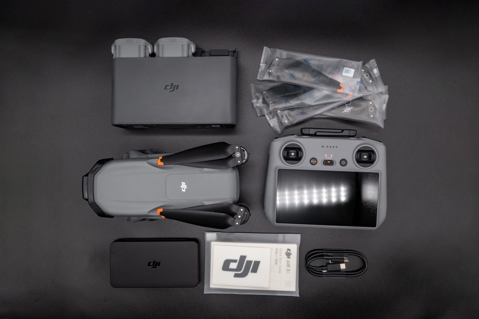 DJI Air 3S无人机评测：回归1英寸，双摄设计，避障返航更安全