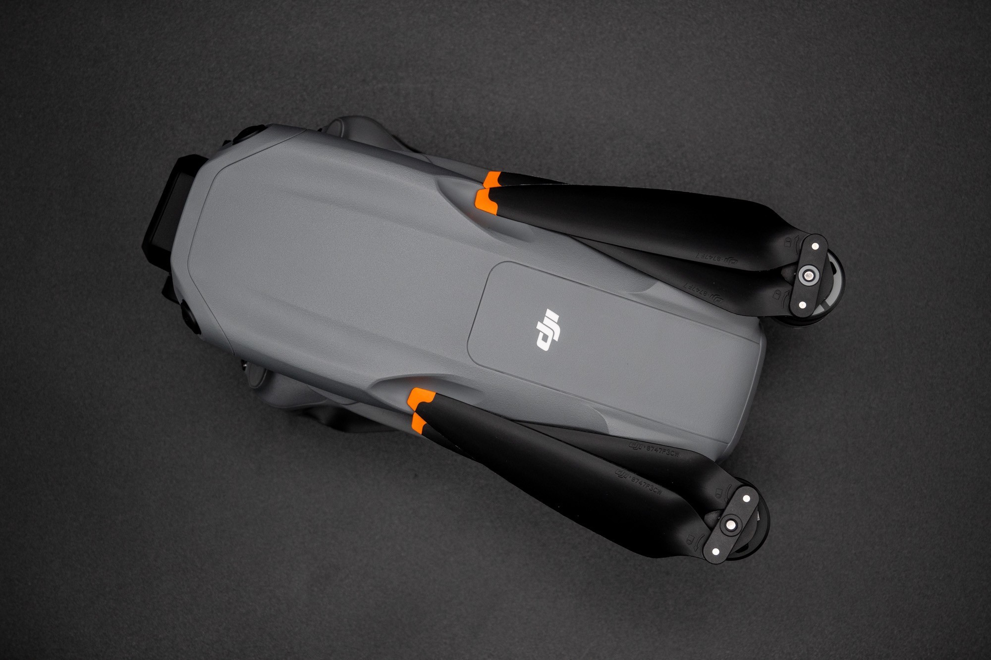 DJI Air 3S无人机评测：回归1英寸，双摄设计，避障返航更安全